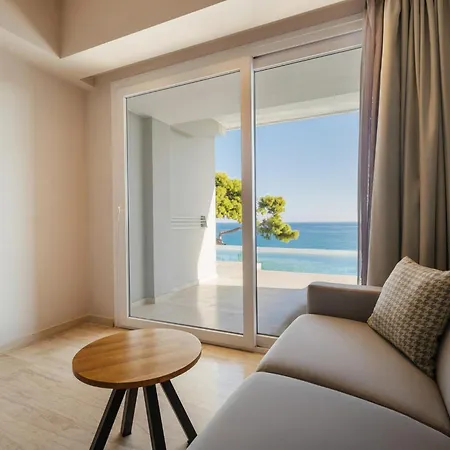 Hotel Alexandra & 4*