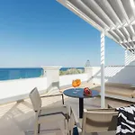 Alexandra & فندق تسيليفي